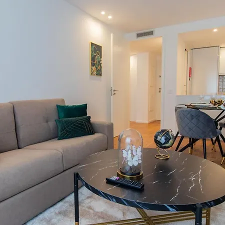 Stunning W/ Free Parking By Lovelystay Apartment