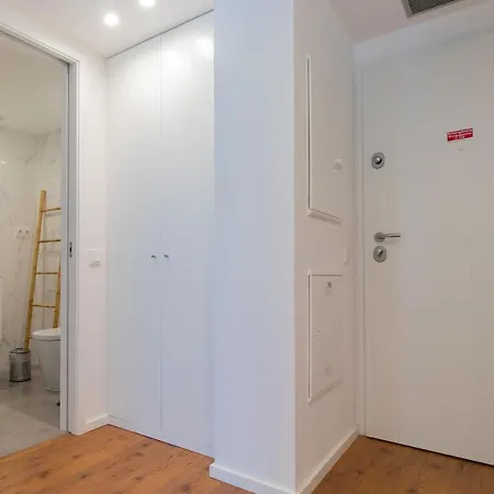 Apartment Stunning W/ Free Parking By Lovelystay *