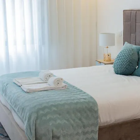Apartment Stunning W/ Free Parking By Lovelystay