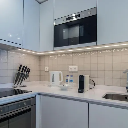Apartment Stunning W/ Free Parking By Lovelystay Porto