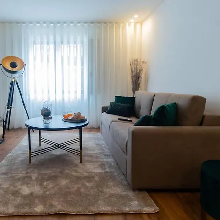 Stunning W/ Free Parking By Lovelystay * Porto